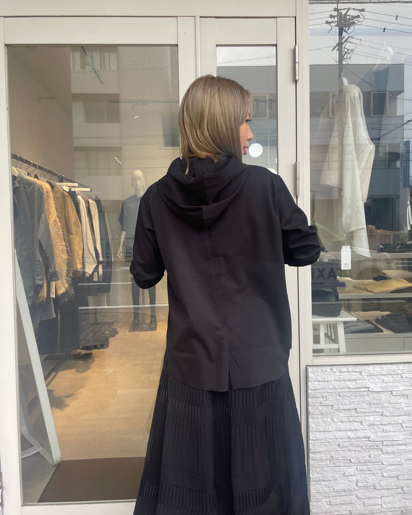 バックスリットフーディー
