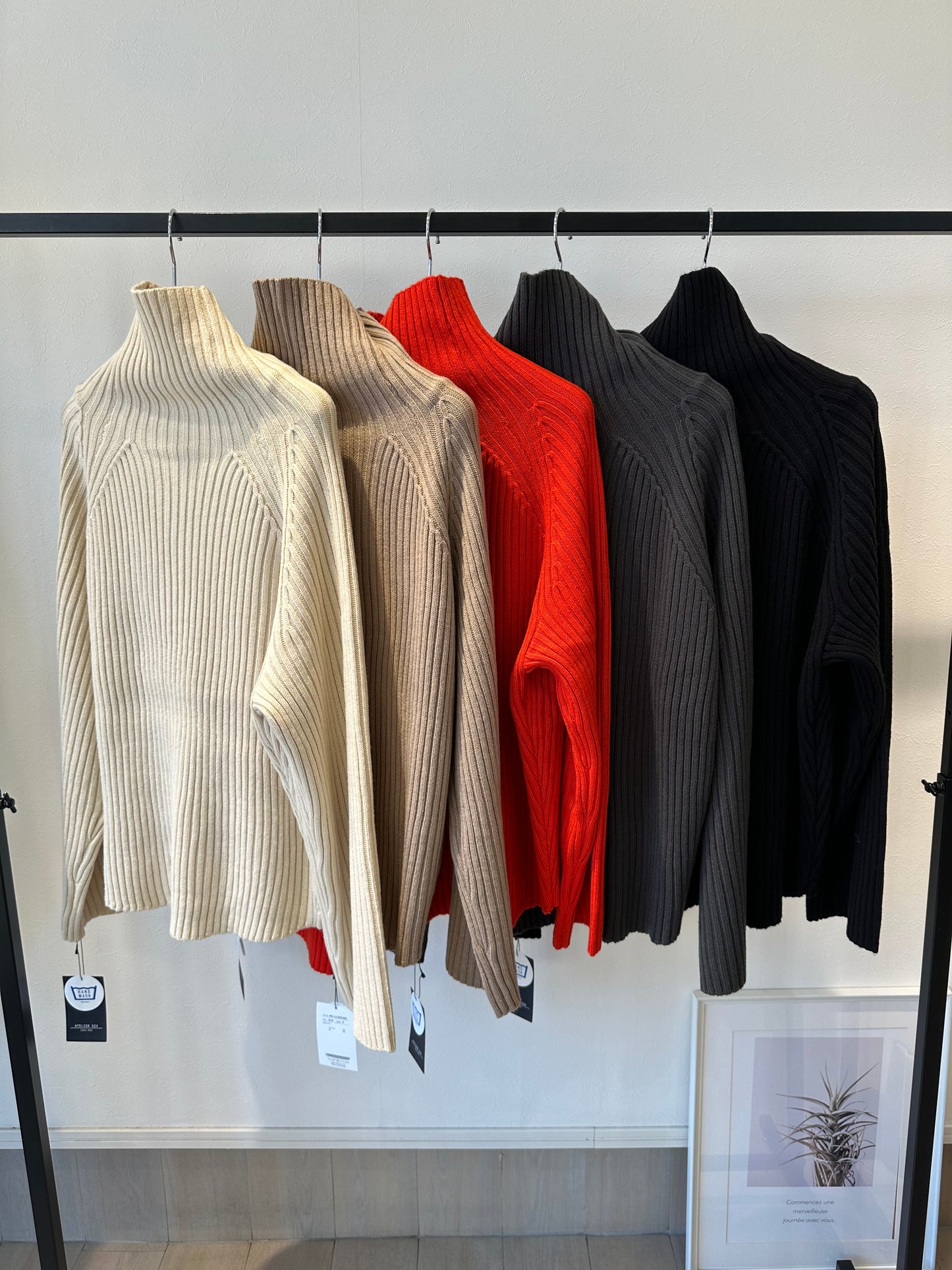 オフタートルリブニット