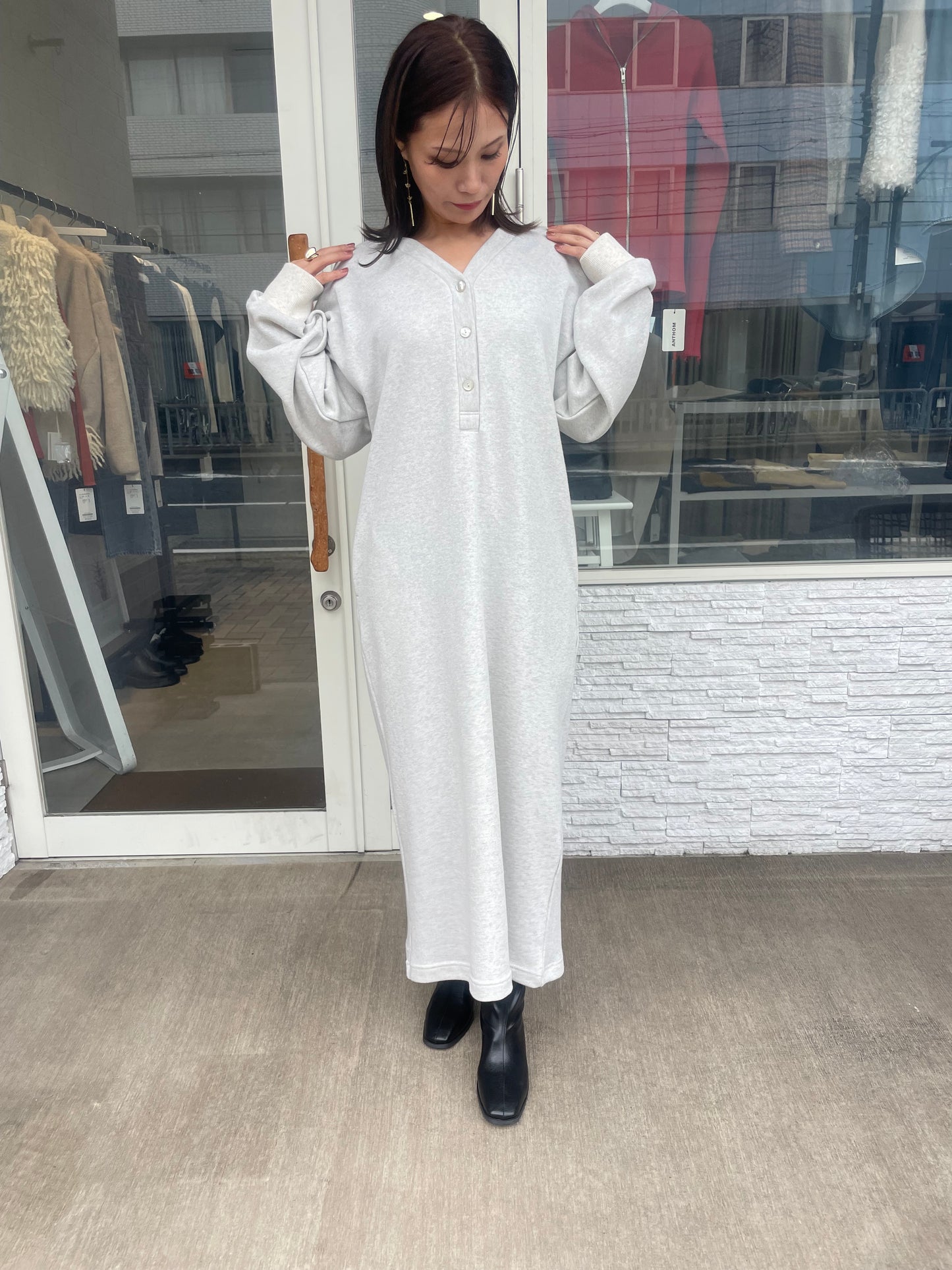 Vネックワンピース