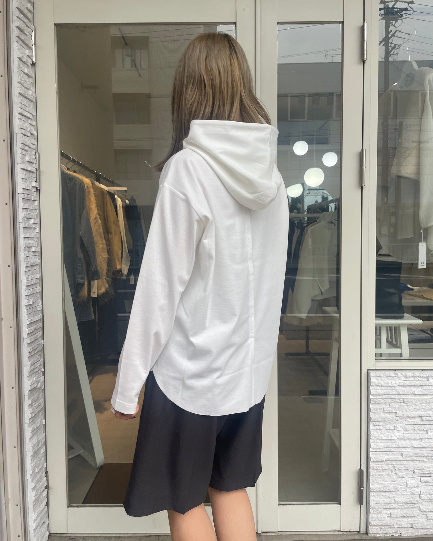 バックスリットフーディー