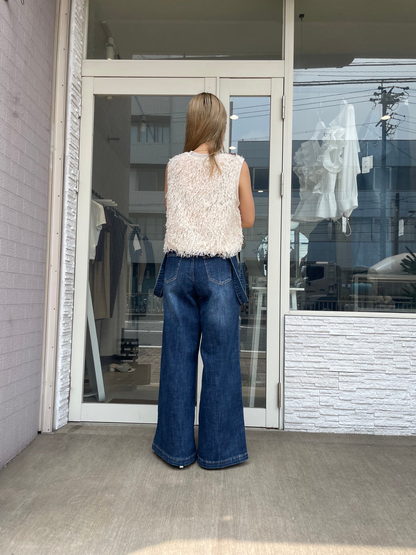 サスペンダー付きワイドデニム