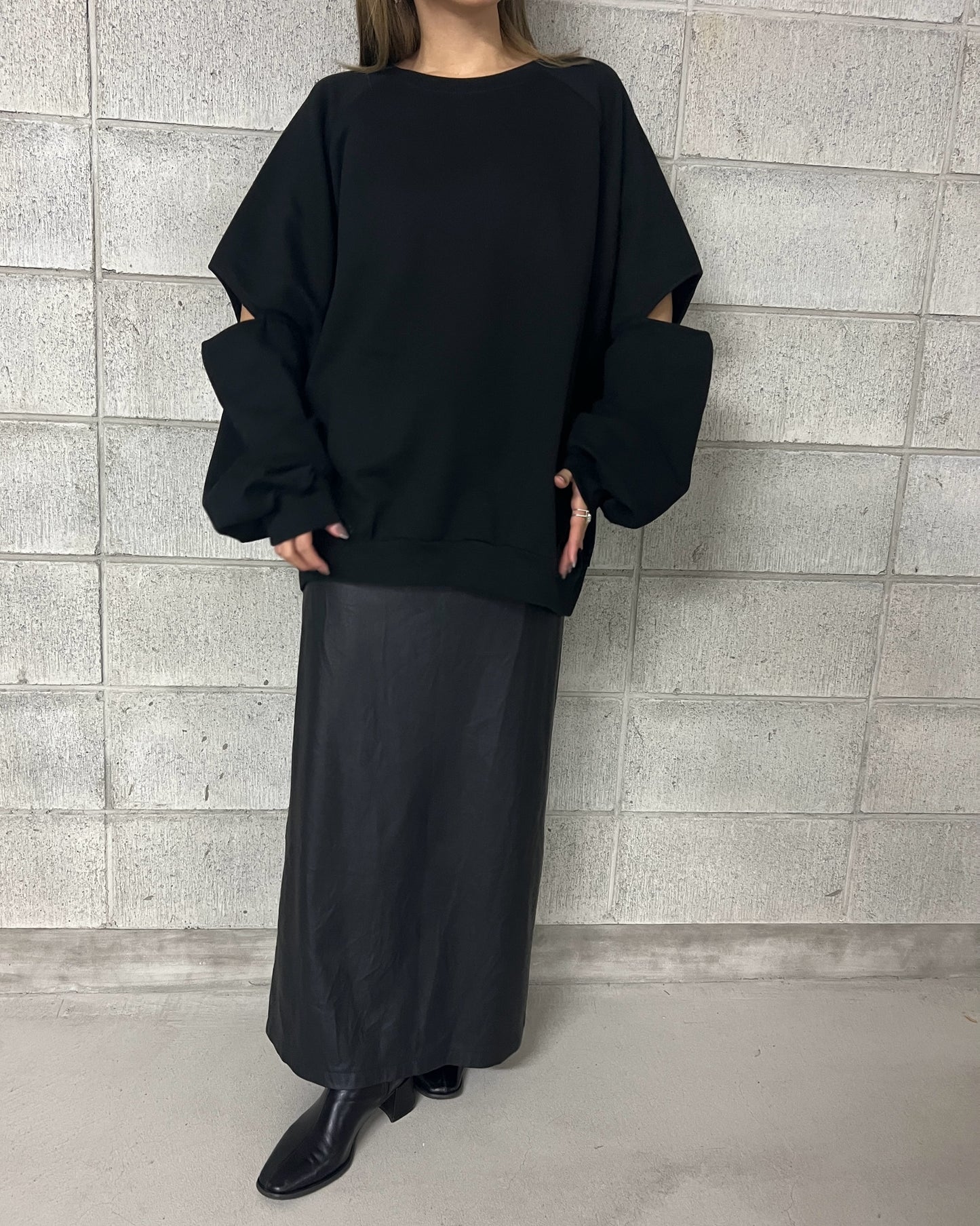 cut out sweat pullover