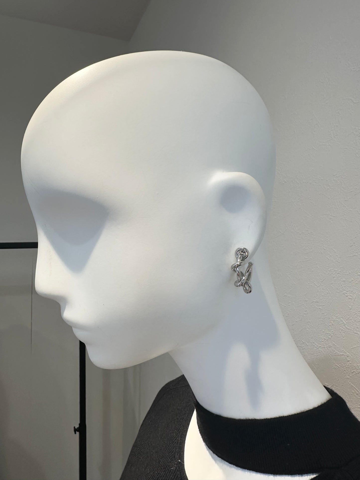 ツイストデザインピアス