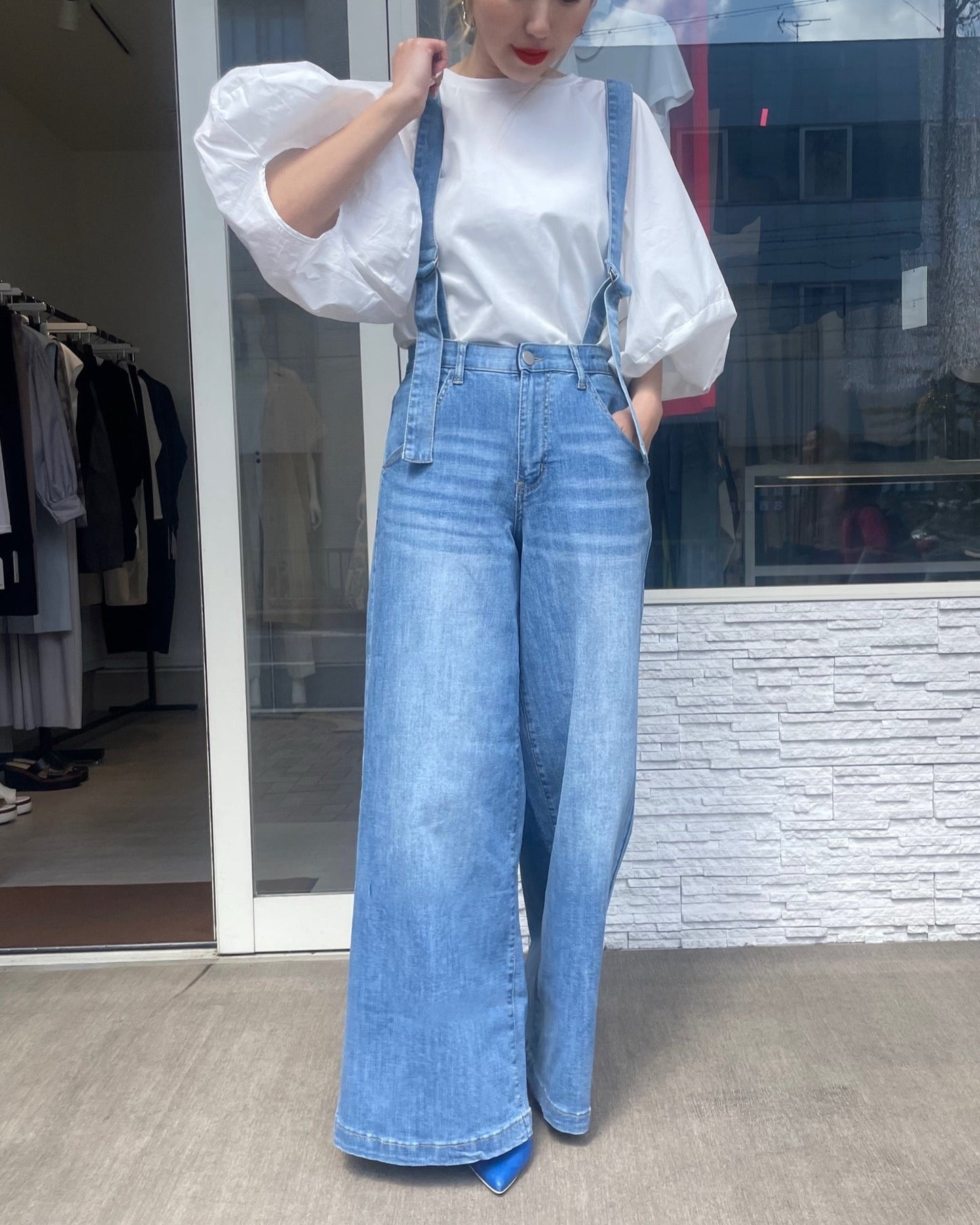 サスペンダー付きワイドデニム