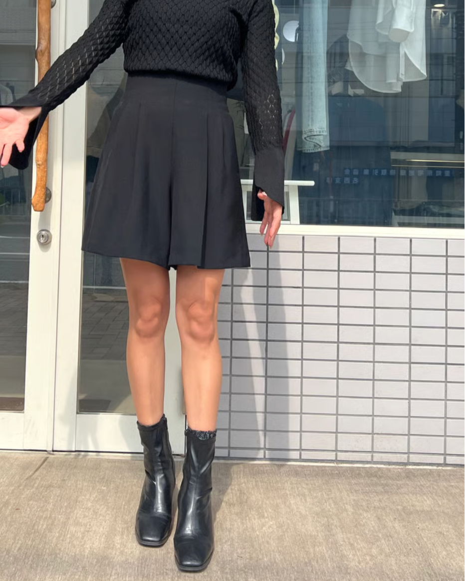 タックショートパンツ