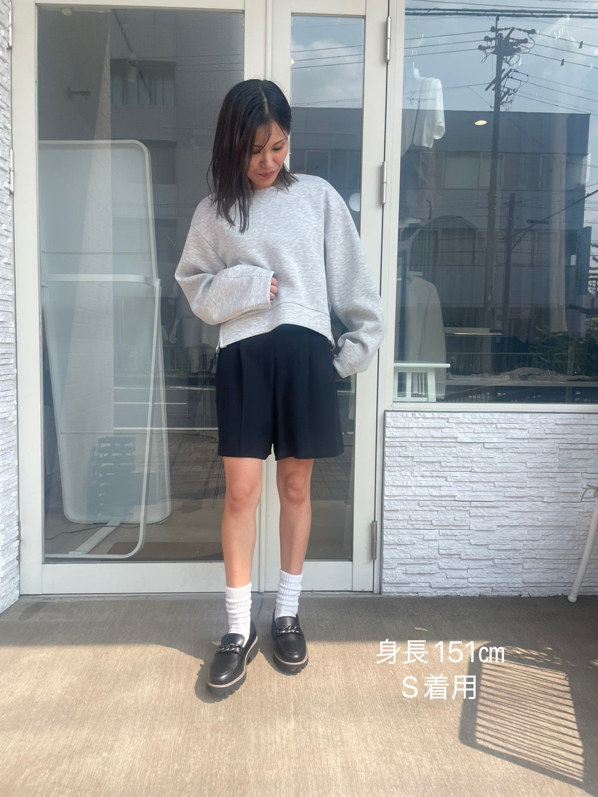 タックショートパンツ