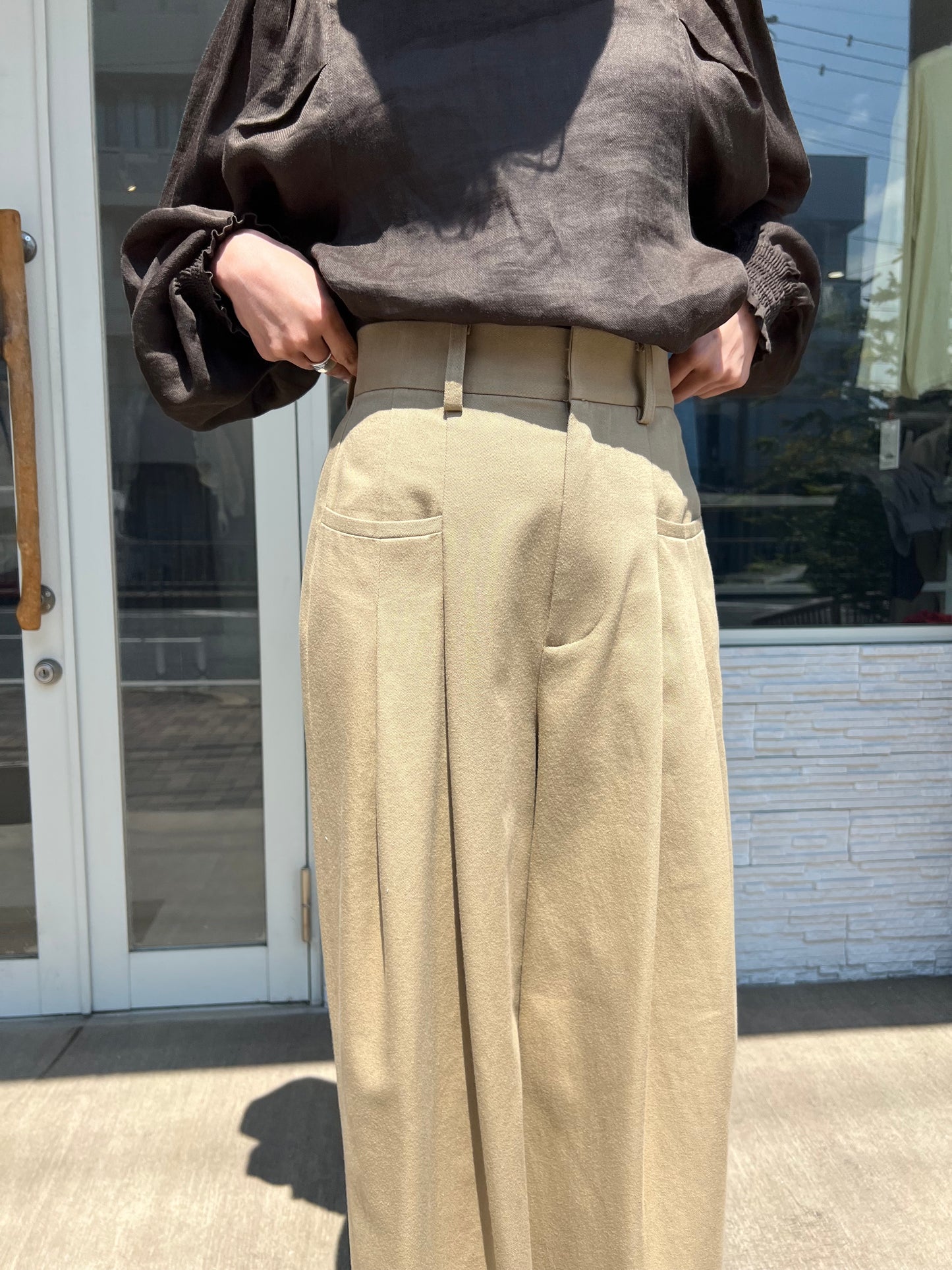 ダブルタックチノパンツ