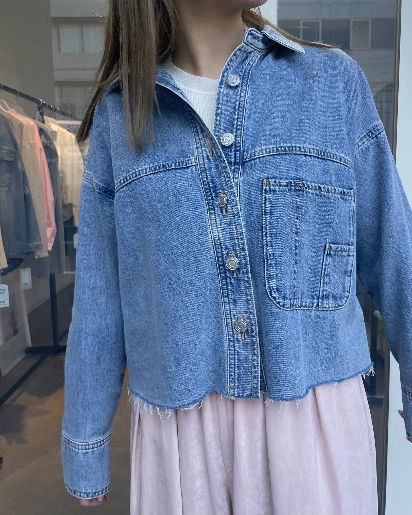 クロップドデニムシャツ