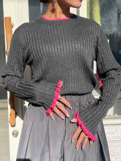 フリルクルーネックニット