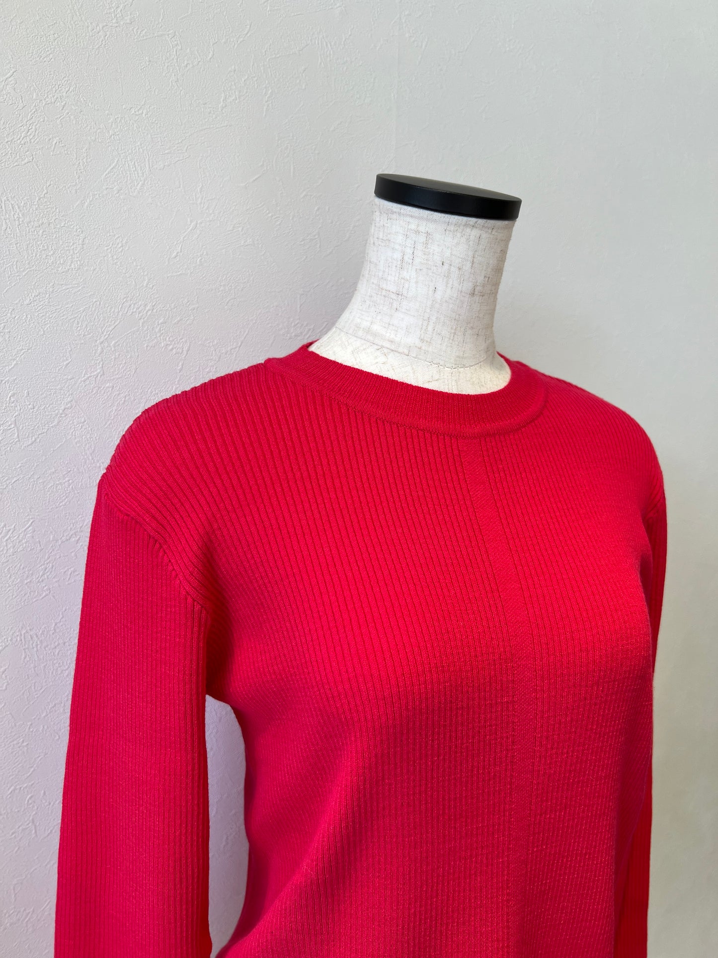 クルーネックリブニット