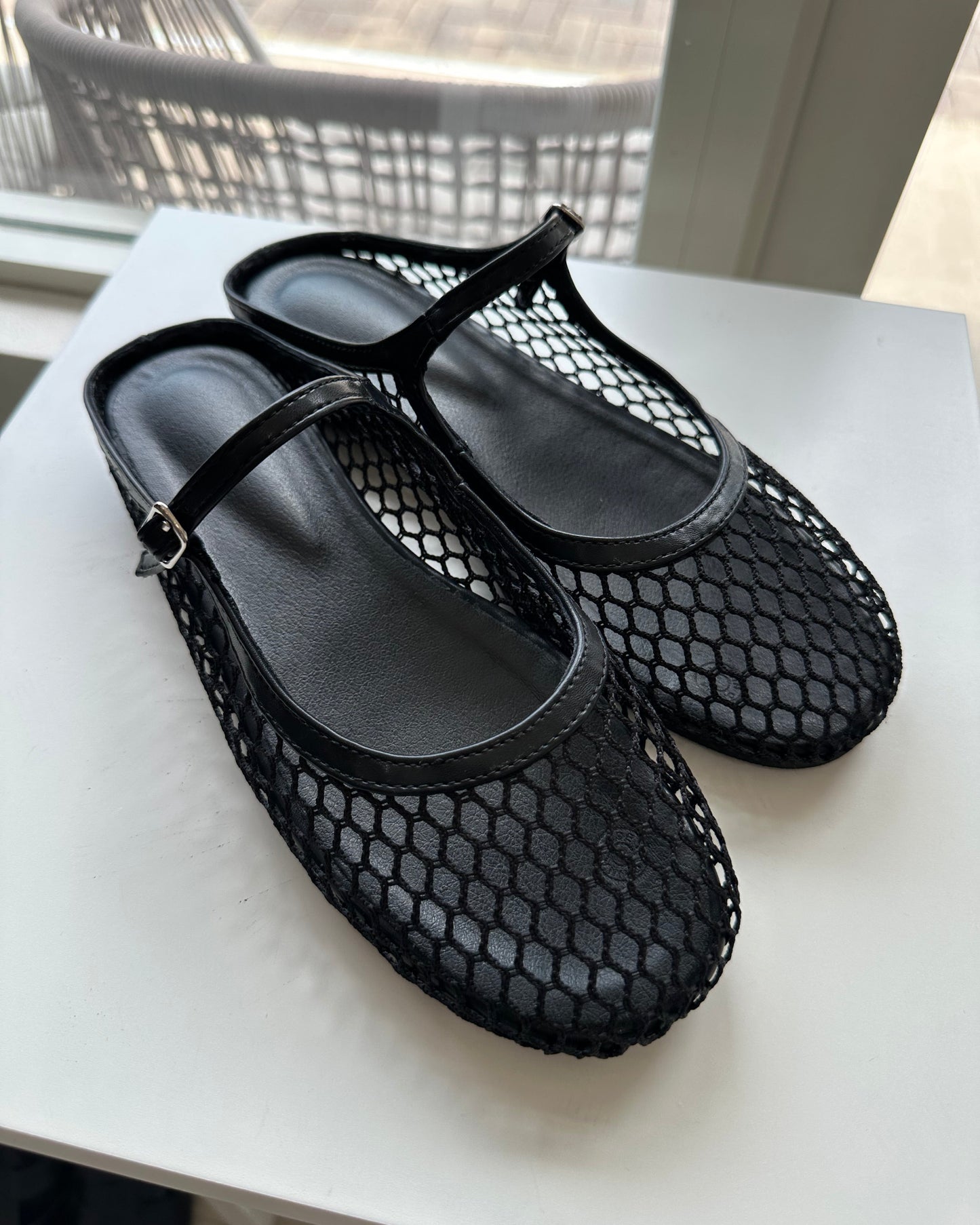 メッシュサンダル