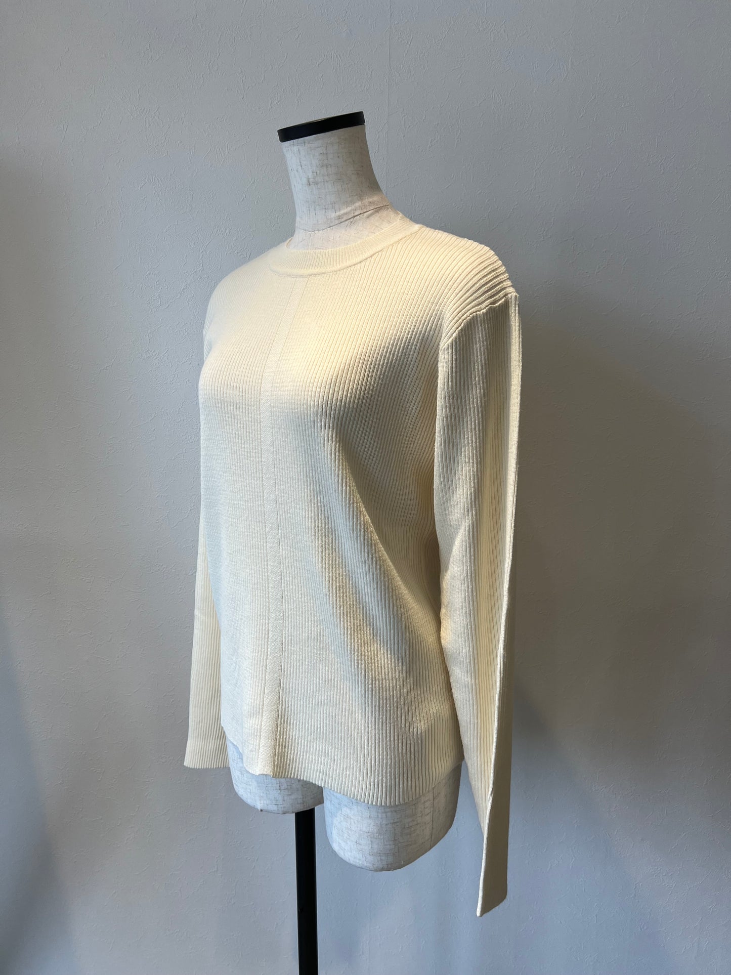 クルーネックリブニット