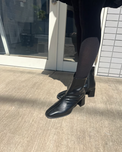 アーモンドトゥショートブーツ