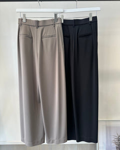 ストレッチタックパンツ