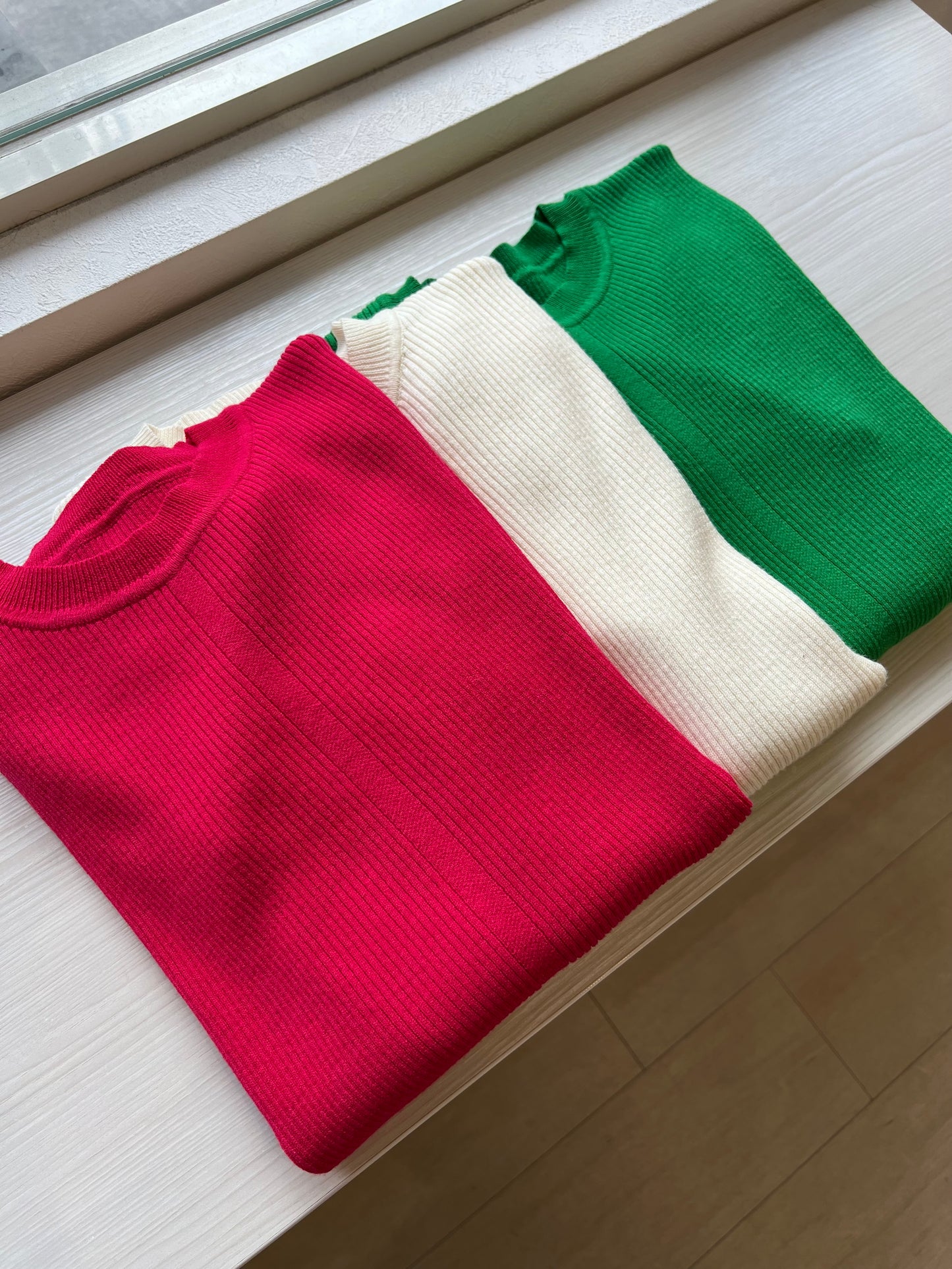 クルーネックリブニット