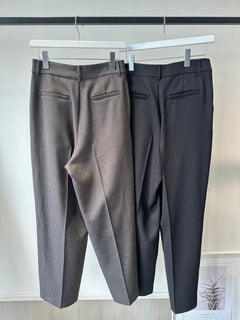 ベーシックタックパンツ