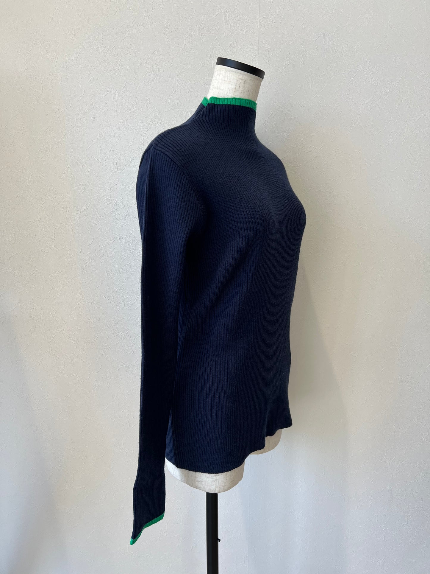 バイカラーリブニット