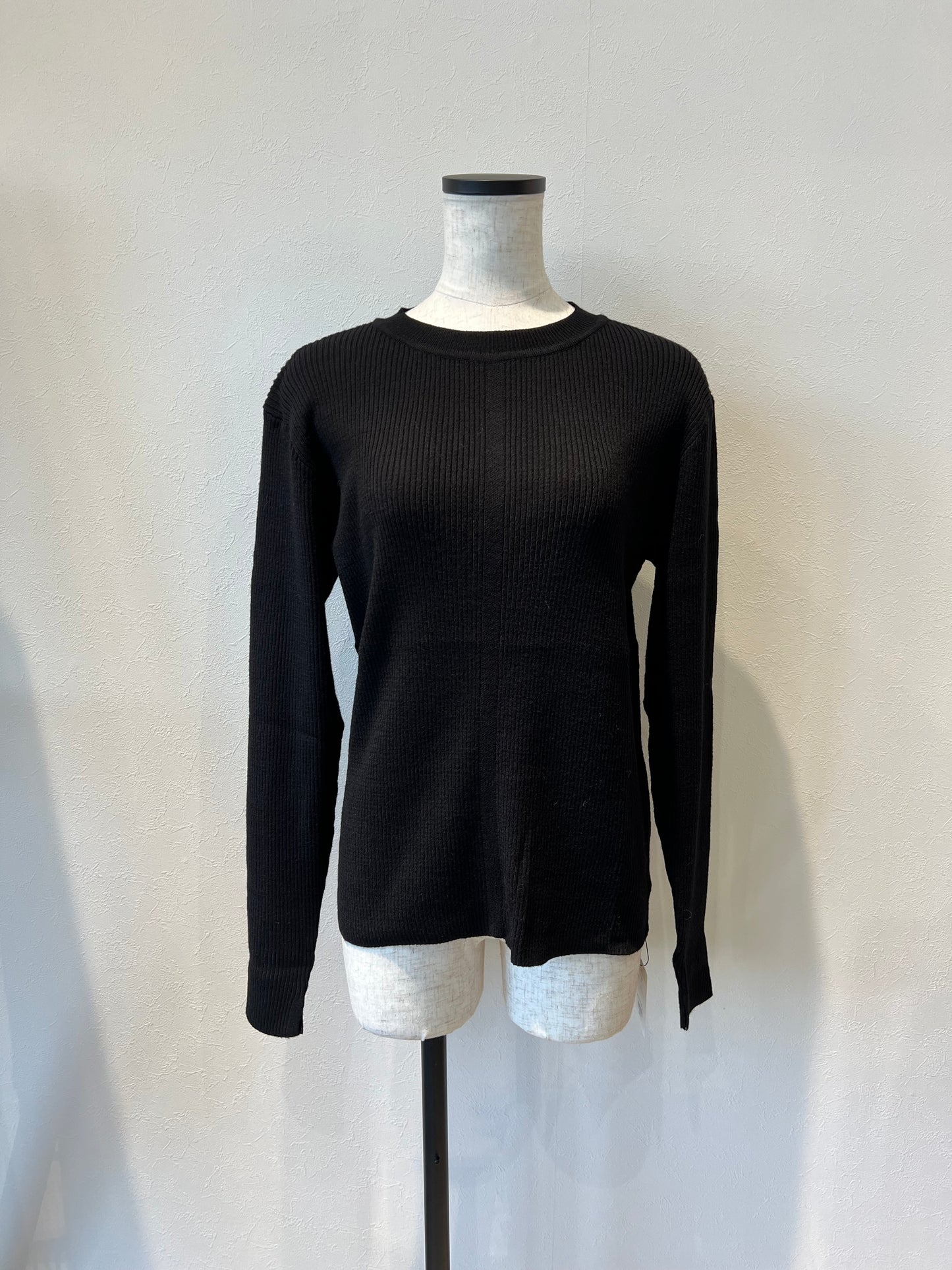 クルーネックリブニット