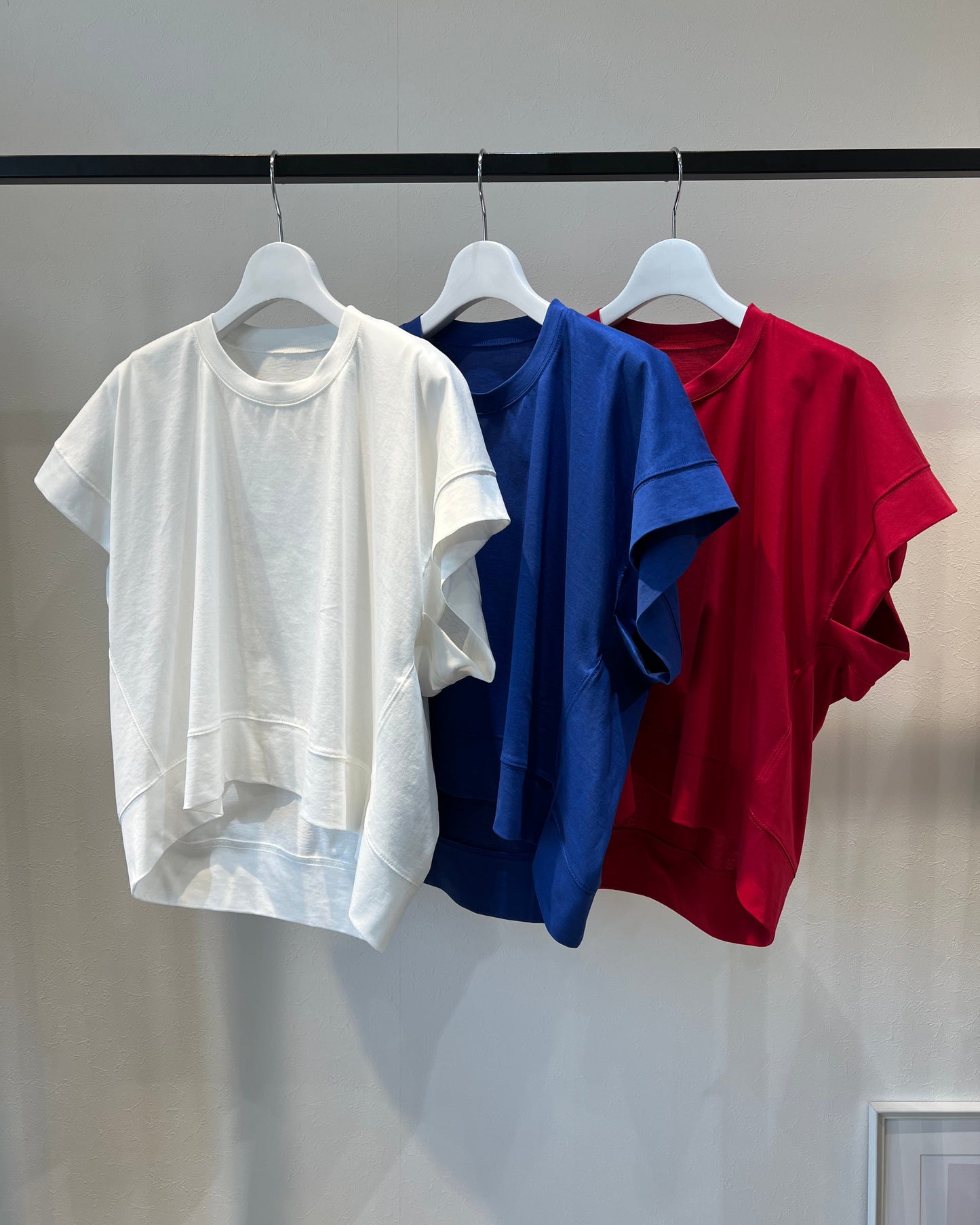 フレアスリーブTシャツ
