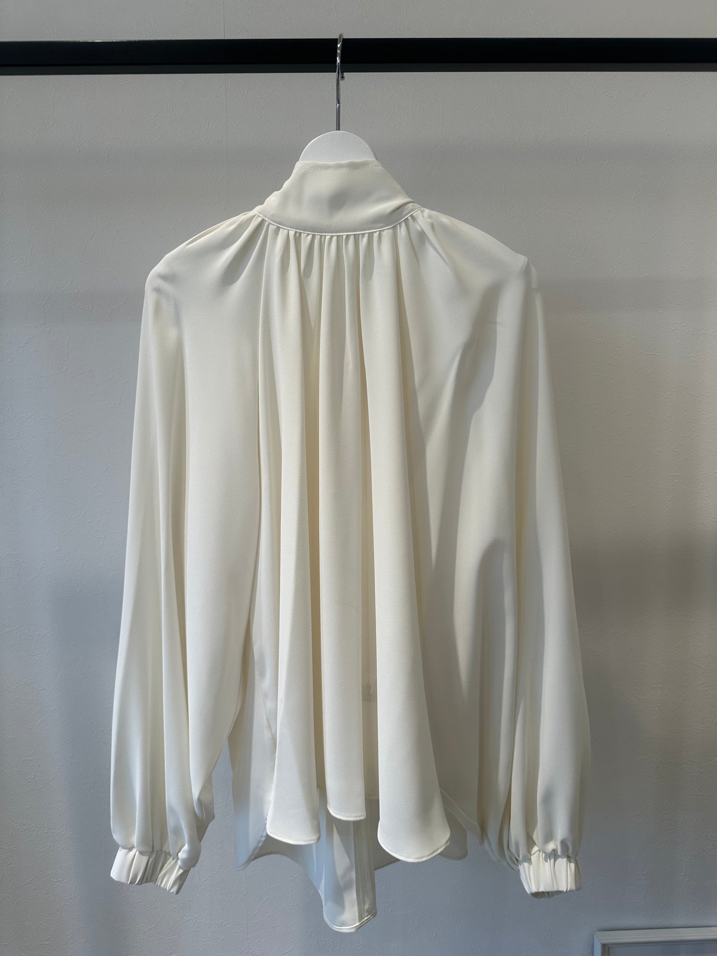 ボリュームスリーブリボンブラウス