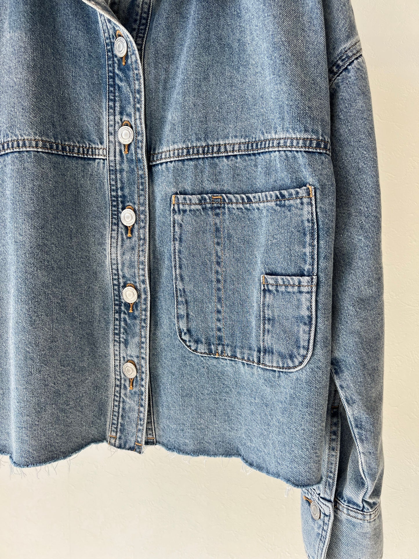 クロップドデニムシャツ