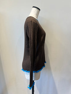 フリルクルーネックニット