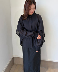 シアーラッフルブラウス