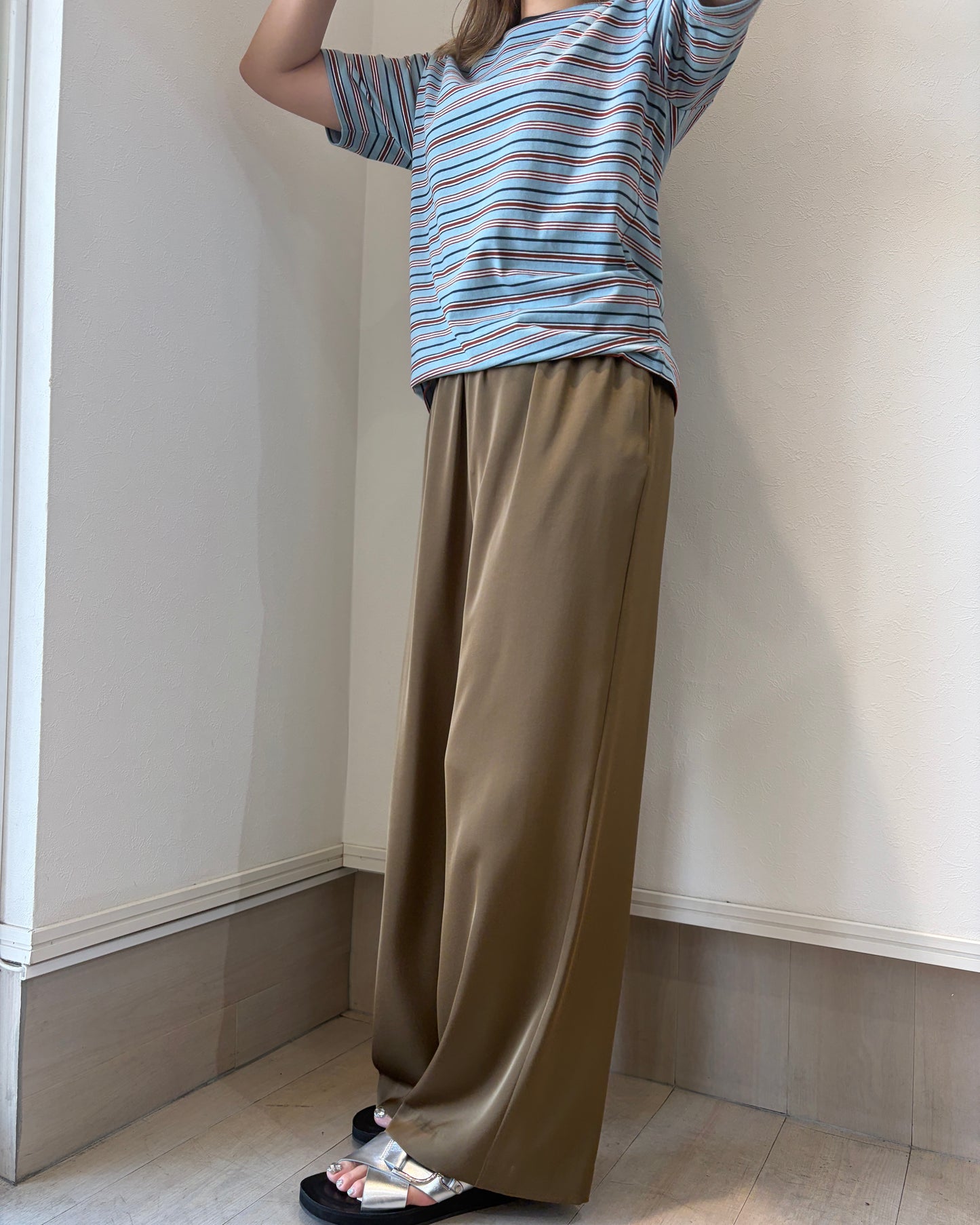 サテンワイドパンツ