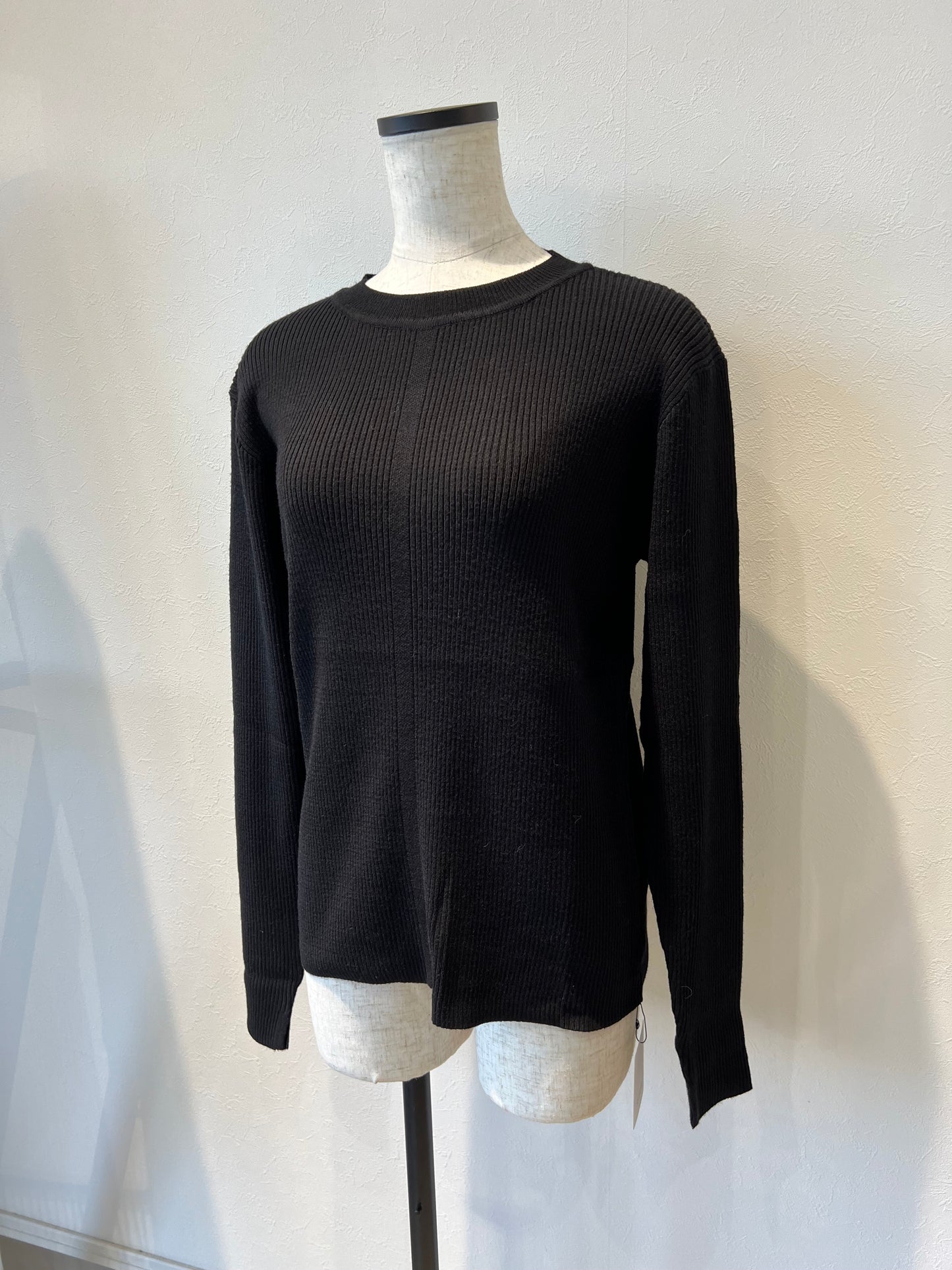 クルーネックリブニット