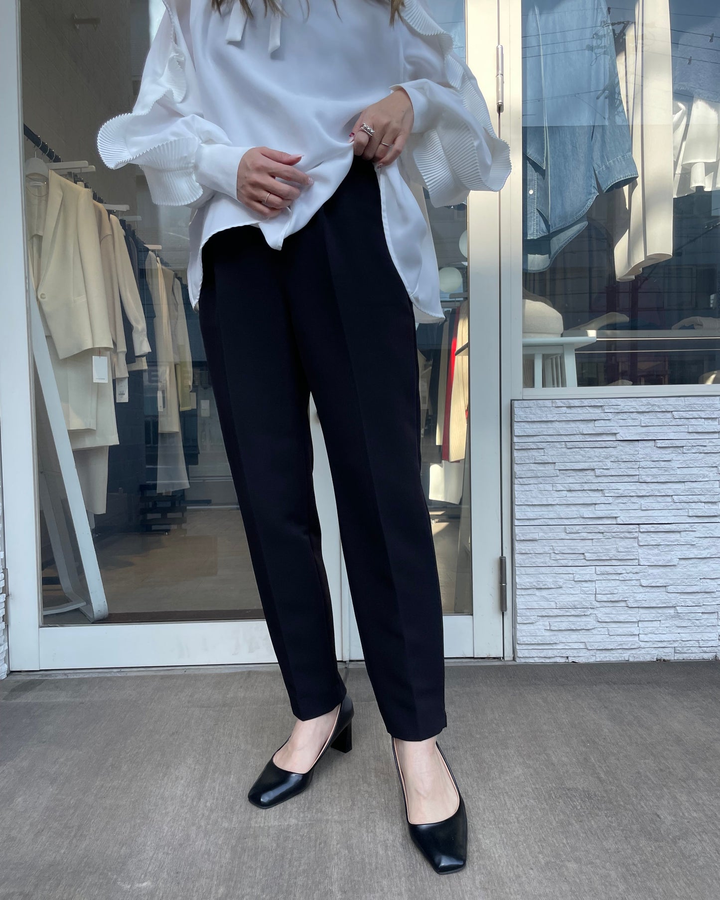 テーパードパンツ