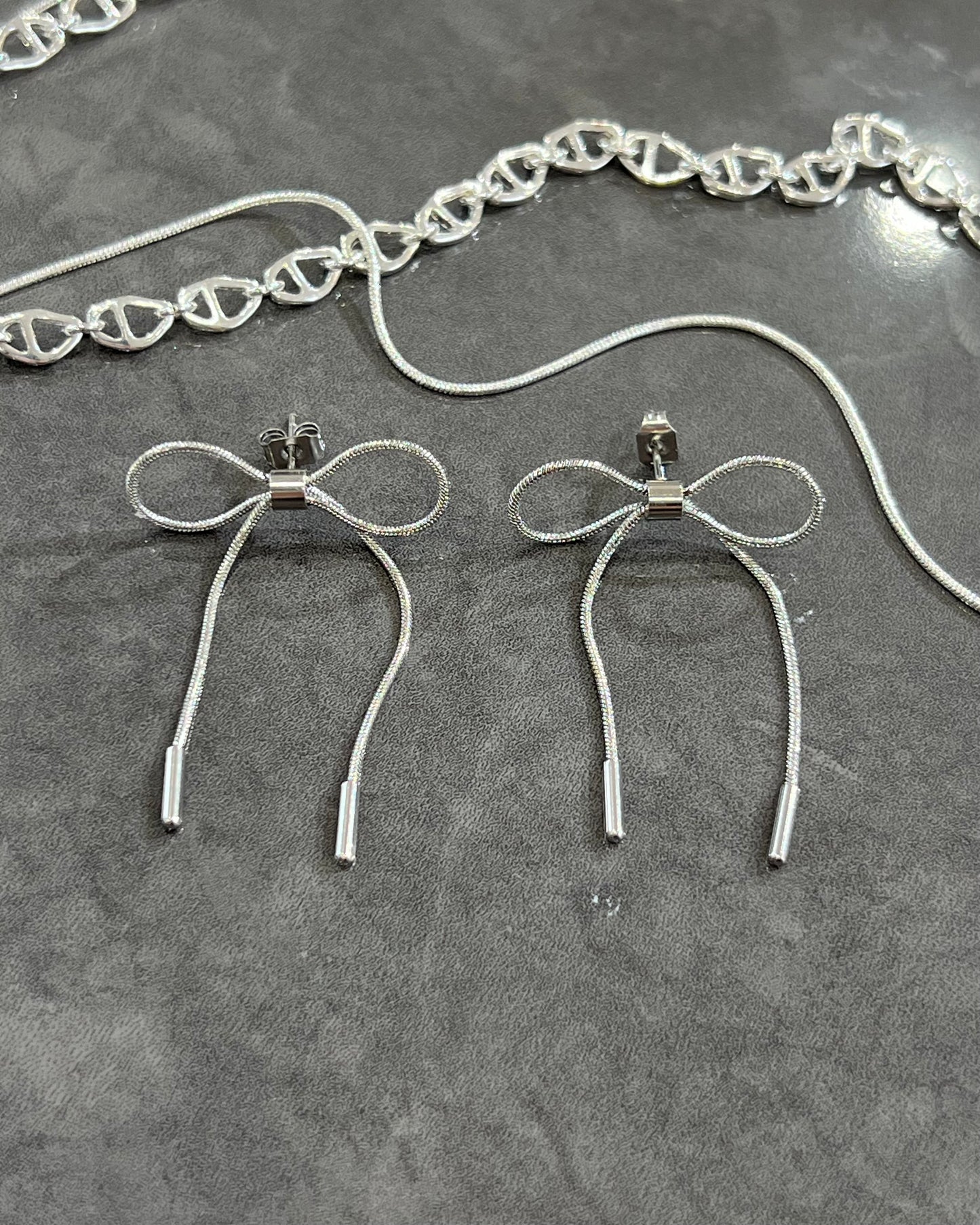 リボンピアス