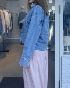 クロップドデニムシャツ