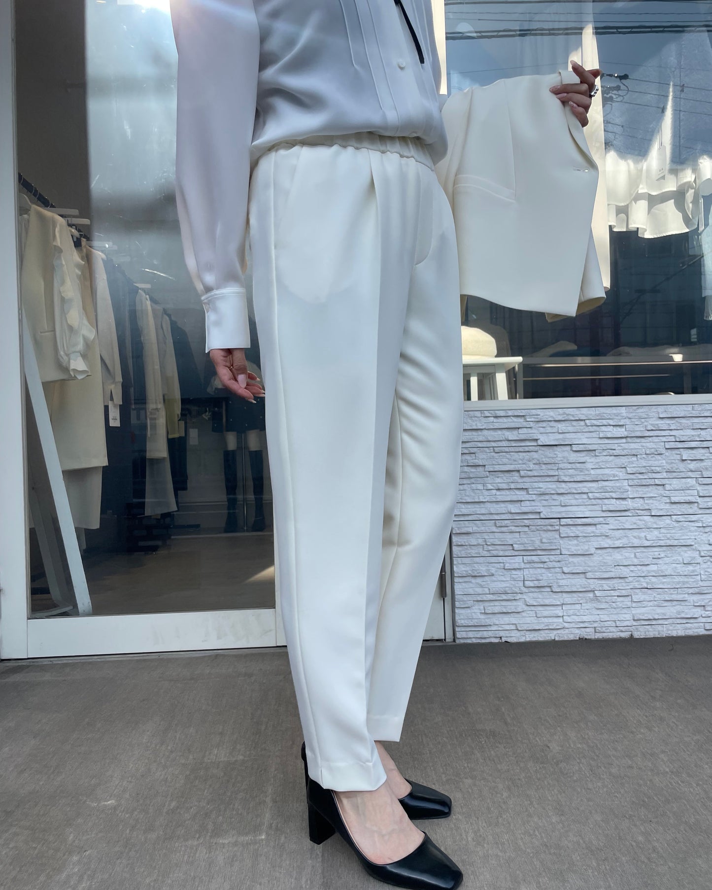 テーパードパンツ