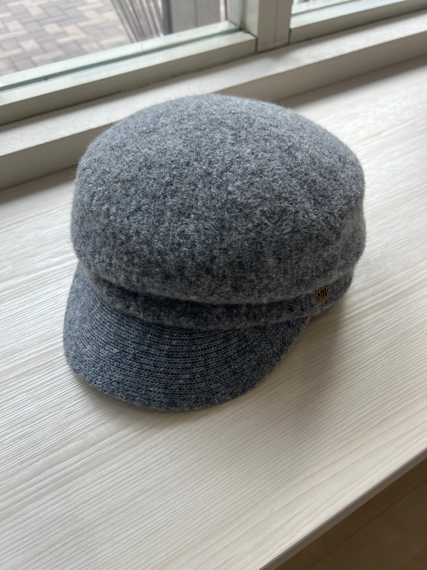 金ボタンキャスケット