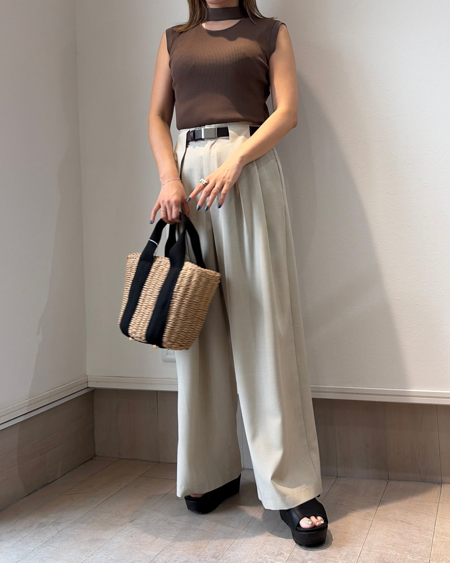 タックベルトループワイドパンツ