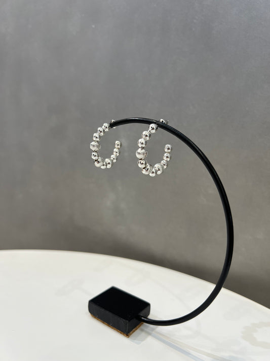 ボールフープピアス