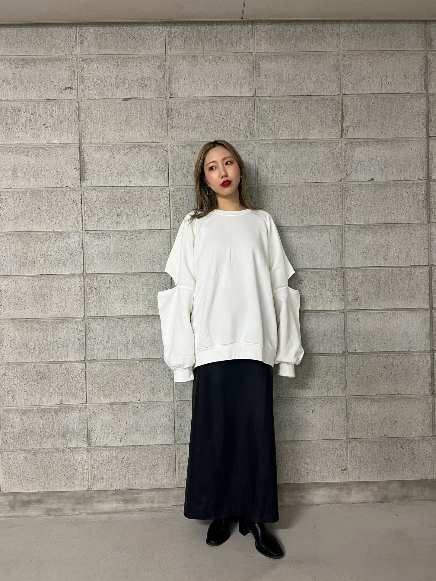 cut out sweat pullover