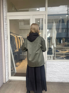 バックスリットフーディー