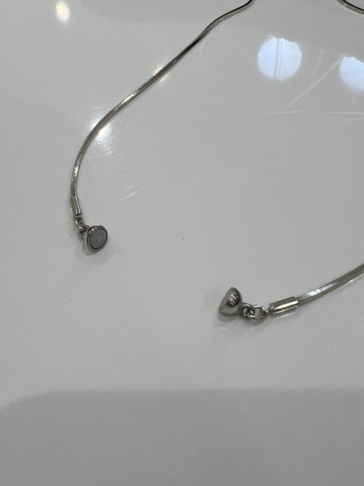 スネークチェーンマグネットネックレス