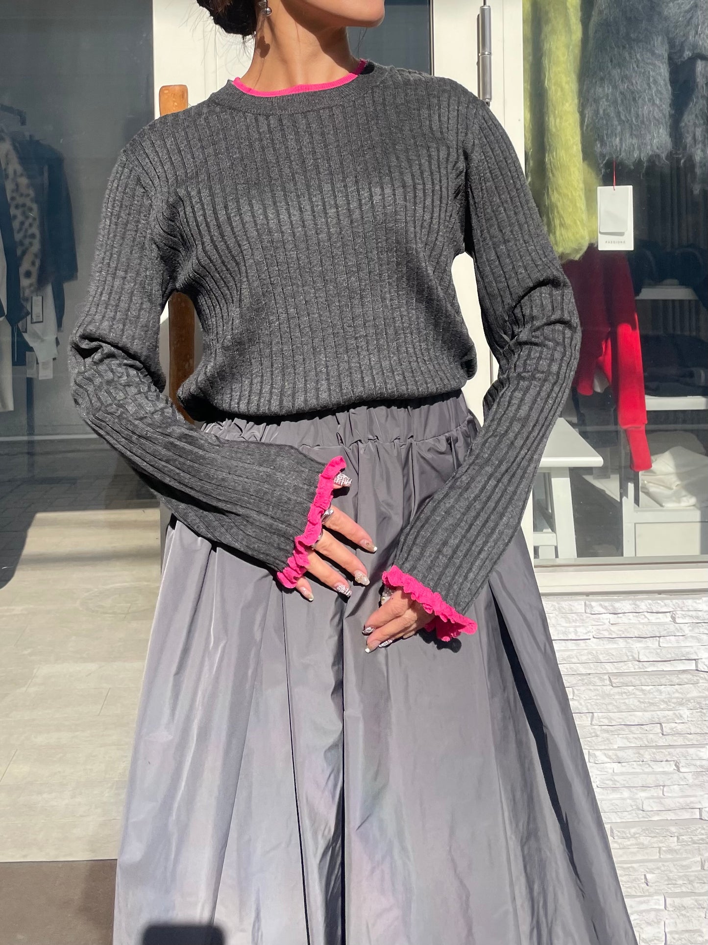 フリルクルーネックニット