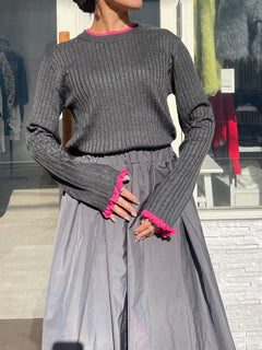 フリルクルーネックニット