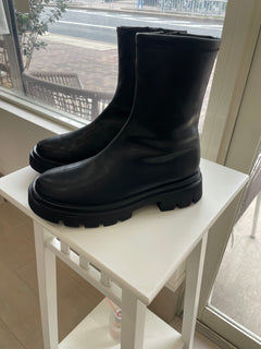 トラックソールショートブーツ