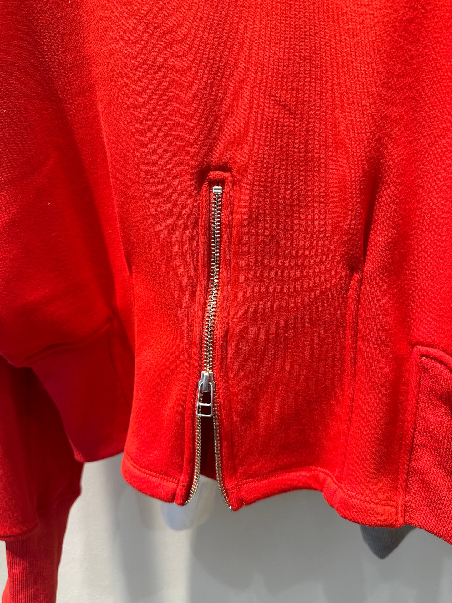 ボンバーヒートクロップドプルオーバー