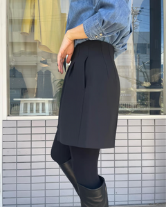 タックショートパンツ