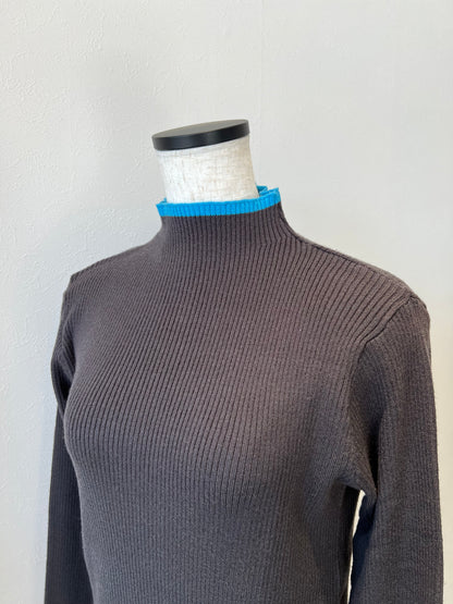 バイカラーリブニット