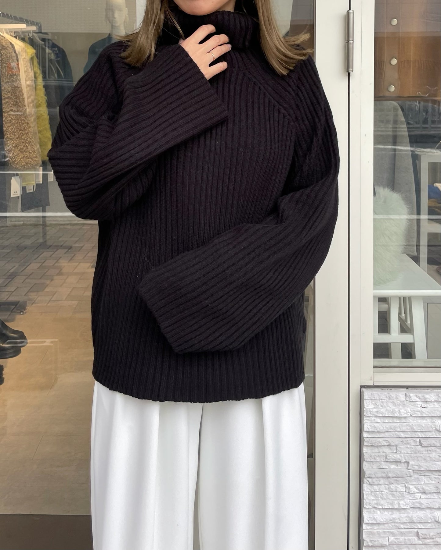 オフタートルリブニット