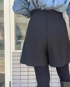 タックショートパンツ
