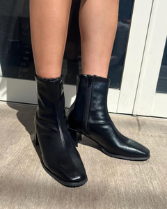 アーモンドトゥショートブーツ