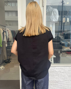 モックネックTシャツ