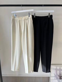 テーパードパンツ